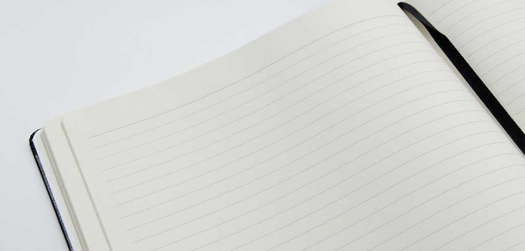 Caderno com linhas para melhorar a caligrafia